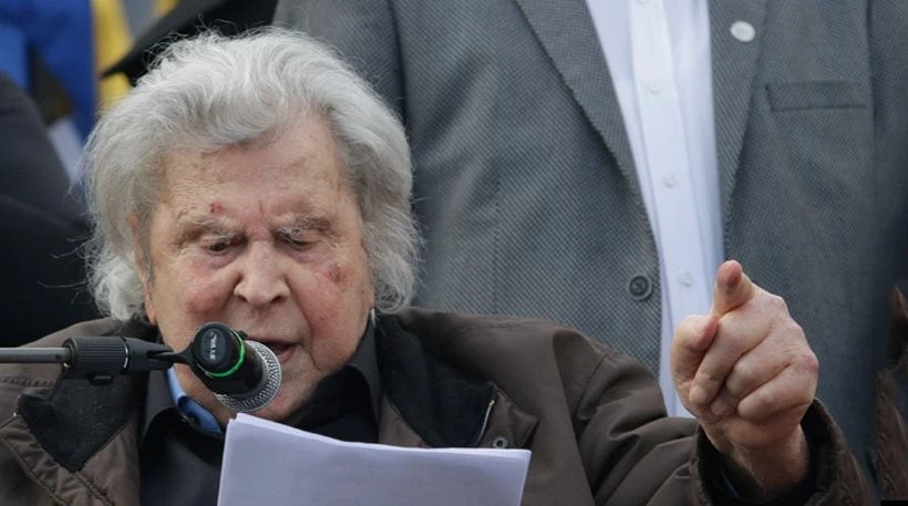 Ο Μ. Θεοδωράκης ξέσκισε με την ομιλία του τον Α. Τσίπρα – Μας κυβερνούν εθνομηδενιστές – Δεν θα δώσουμε ποτέ το όνομα Μακεδονία – Εγκεφαλικά στην Κυβέρνηση από την πύρινη ομιλία